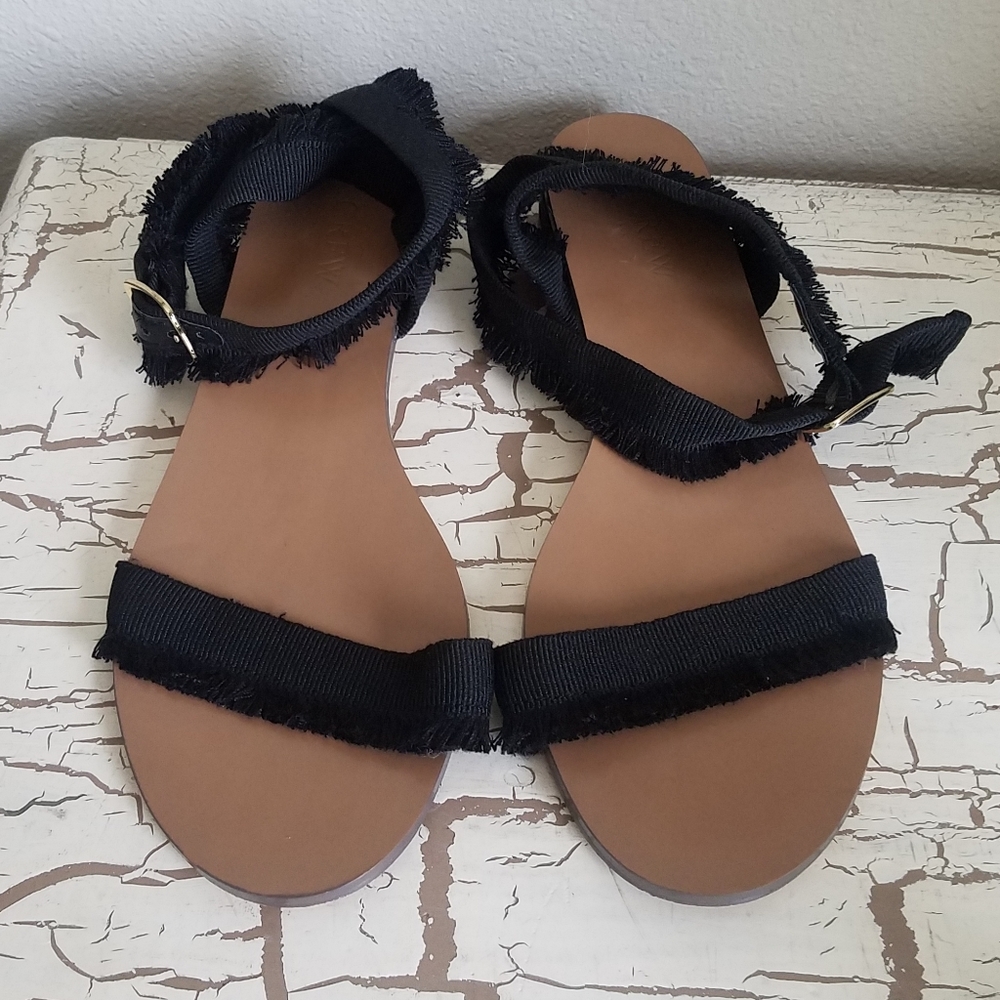 3/$15  J.Crew 7 Sandal Flat Black *Wear On Bottom